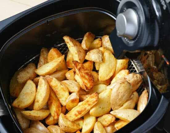 Wie lange brauchen rohe Kartoffeln in der Heißluftfritteuse