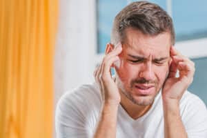 Kopfschmerzen nach dem Aufwachen - woran liegt es?