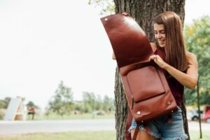 Handtasche pflegen