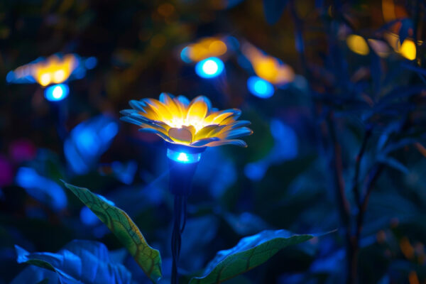 LED-Blumen als Symbolbild für den Ratgeber: Ausgefallene Solarleuchten