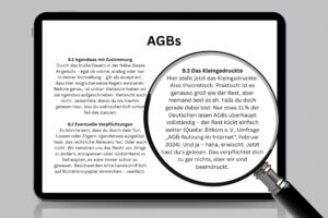 Tablet mit humorvollen AGBs, darunter ein vergrößerter Text unter Punkt 9.3 durch eine Lupe.