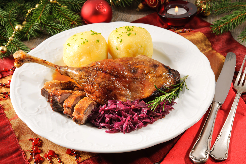 Gänsebraten mit Rotkohl und Klößen