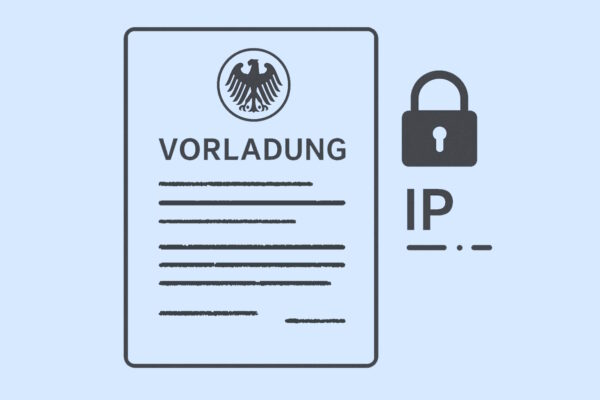 Symbolische Vorladung mit Bundesadler neben Schloss und IP-Adresse