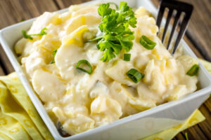 Kartoffelsalat mit Mayonaise