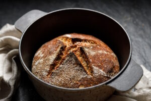 Sauerteigbrot ohne Hefe im Dutch Oven