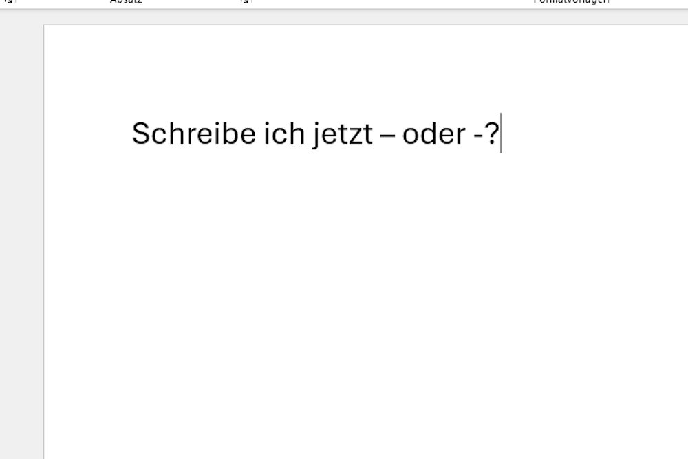 Text in schwarzer Schrift: „Schreibe ich jetz – oder -?“ auf weißem Bildschirm