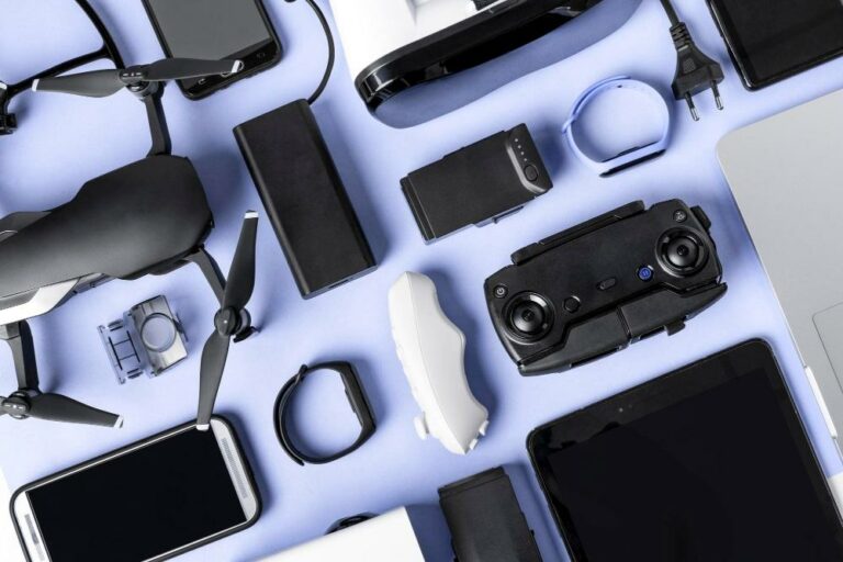 Ein Bild mit Handy, einer Drohne, einer Smartwatch und vielem mehr als Symbolbild für Ratgeber: Was ist eigentlich ein Gadget