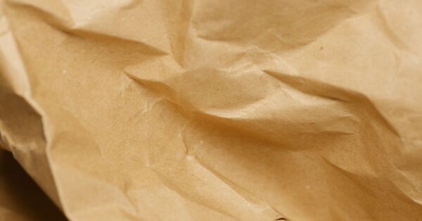 Zerknittertes braunes Backpapier