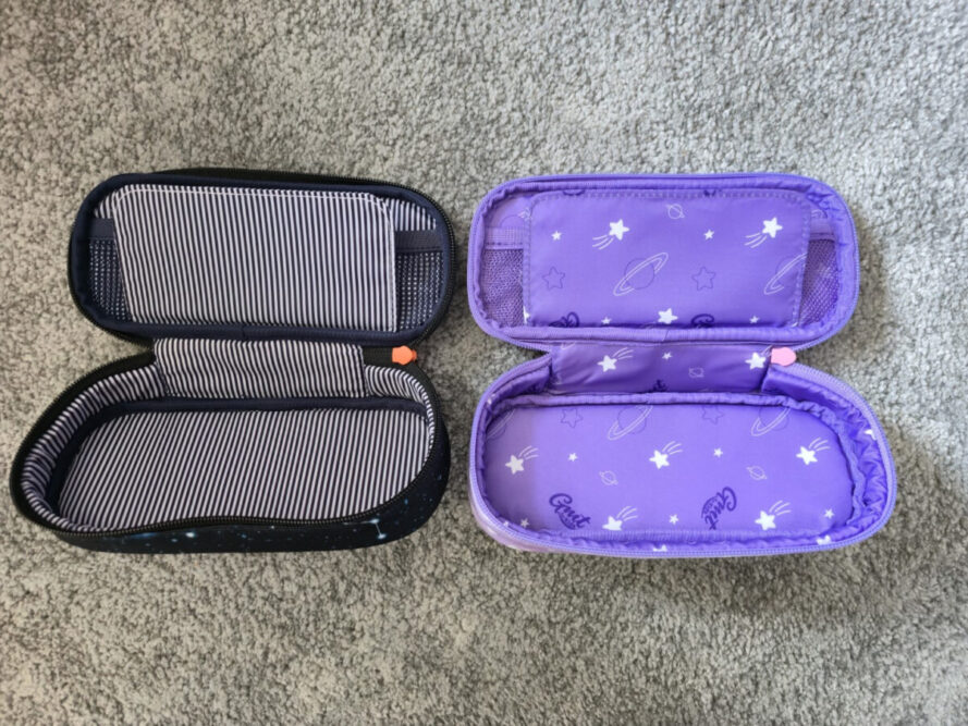 Offenes Schlampermäppchen aus den Sets von GMT WALL und GMT LIGHT mit identischer Innenaufteilung und Platz für Zubehör