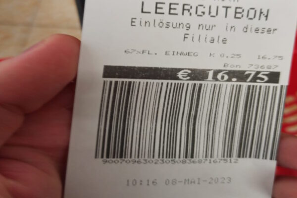 Pfandbon aus dem Supermarkt über 16,75 Euro vom 8. Mai 2023, ausgestellt für 67 Einwegflaschen.