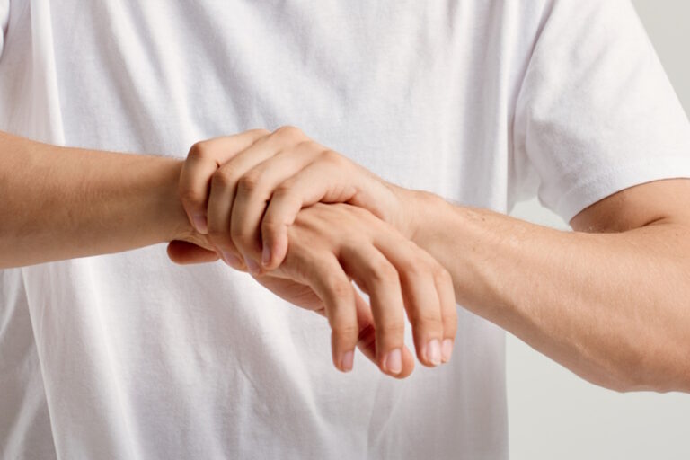 Schwellung am Gaumen: Ursachen, Symptome und Behandlung