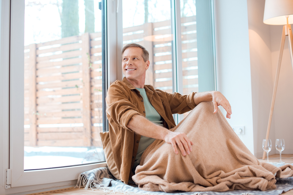Einfach Nichtstun und am Fenster sitzen ist ein wunderbares unproduktives Hobby.