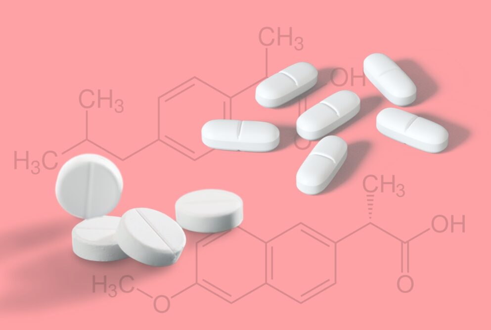 Typische Tablettenform von Ibuprofen und Naproxen samt jeweiliger Strukturformel